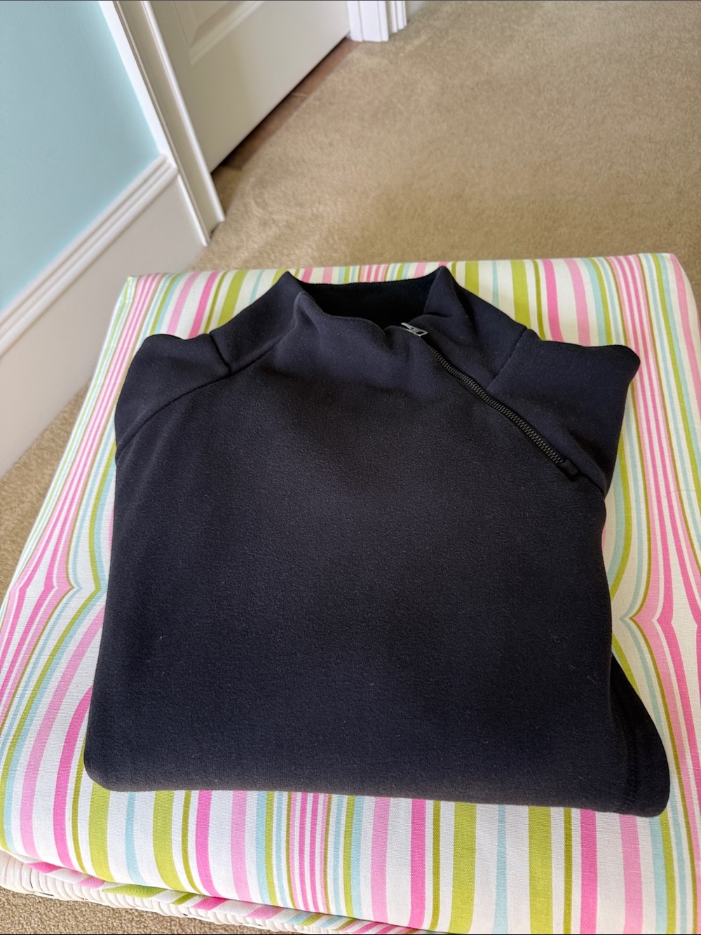 Women’s Athleta black mock turtleneck top size XS